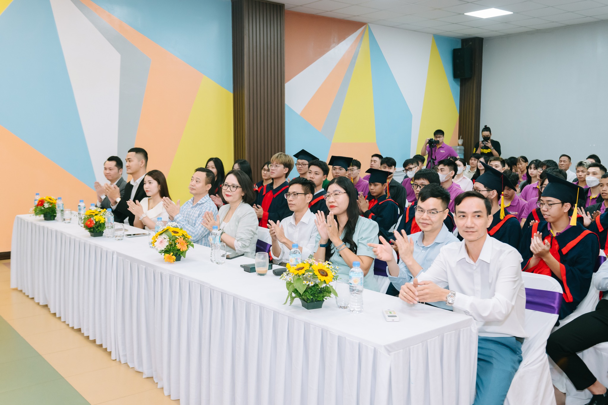 Buổi họp tại hội trường(1)